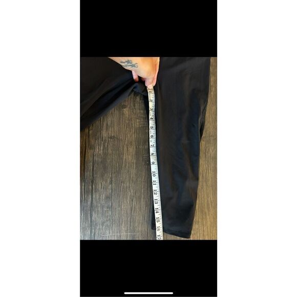 Lululemon Black Cropped Mesh Leggings Size 6 Classic Athletic Activewear - Picture 9 of 9